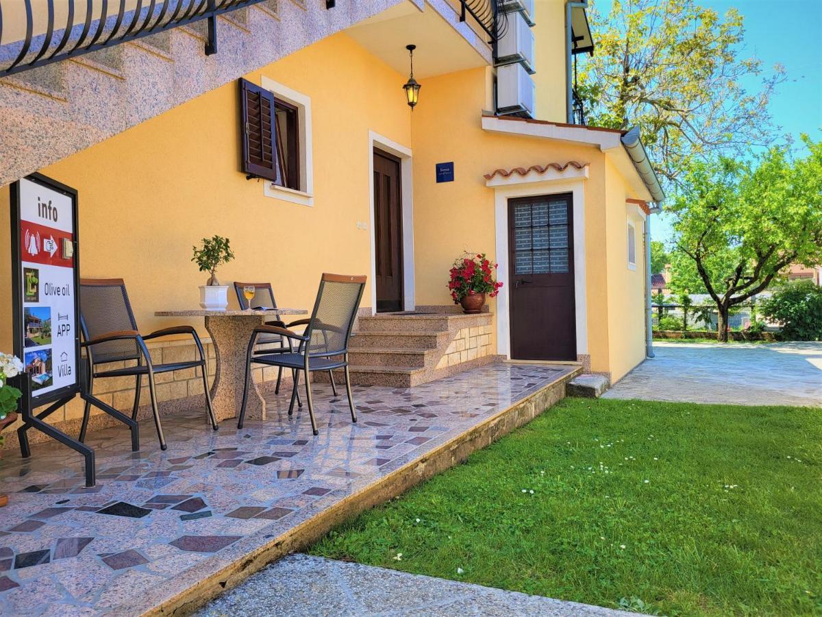 Cozy Apartment Mandula Vrsar Exterior photo